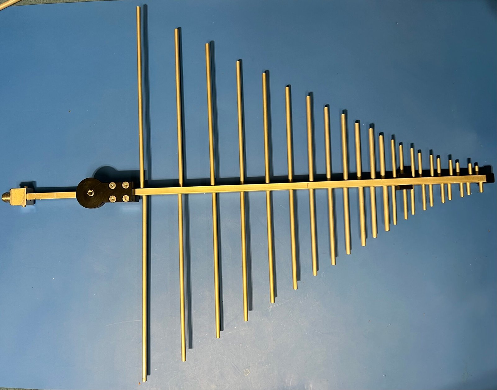 Log Periodic Antenna PLP 3003 (300MHz – 3GHz)