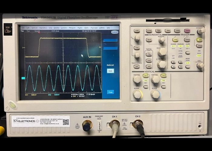 Tektronix TDS5052 700 x 500